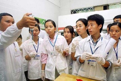 Muốn tăng lương giảng viên ĐH, phải xóa bỏ bao cấp tràn lan